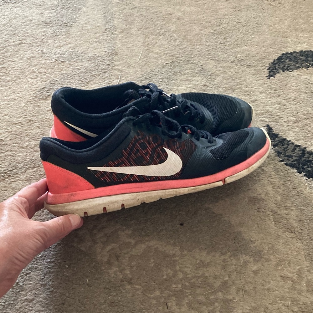 Nike flex 2015 run running shoes pink and black size 9 athletic